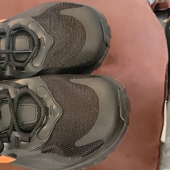 Nike - Picture 4 of 10